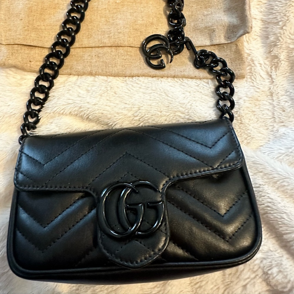 BRAND NEW GUCCI belt bag. Use as a clutch, short crossbody or shoulder bag - Picture 3 of 13